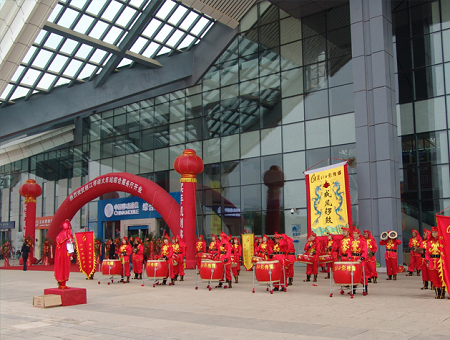 麗江移動(dòng)火車站綜合服務(wù)廳開業(yè)